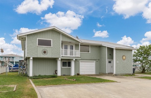 City-by-the Sea Casa | Super fishing location near Estes Flats, Redfish Bay, and the Intracoastal Waterway!