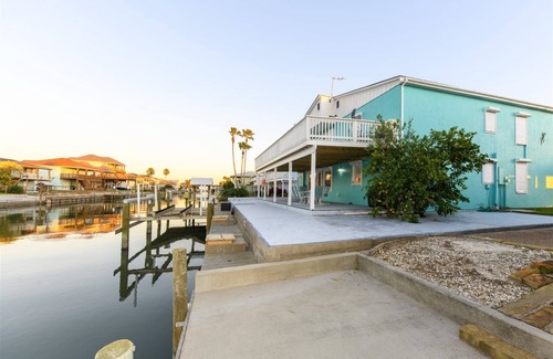 City-by-the Sea Casa | Super fishing location near Estes Flats, Redfish Bay, and the Intracoastal Waterway!