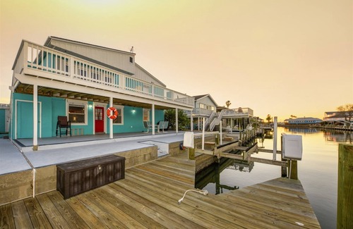City-by-the Sea Casa | Super fishing location near Estes Flats, Redfish Bay, and the Intracoastal Waterway!