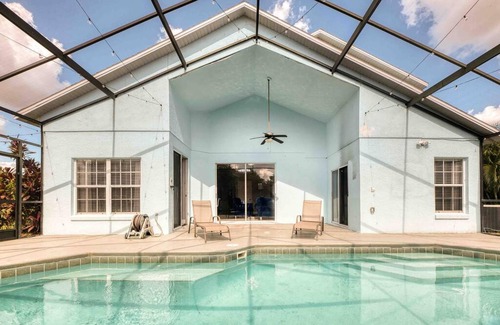 West Kissimmee Casa | Super Glam- Designs Game Room Pool
