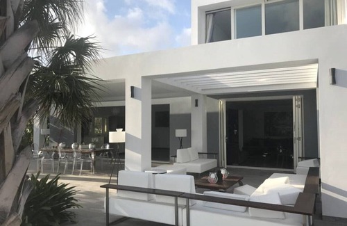 Sint Willibrordus Villa | súper lujosa villa frente al mar Yazmin