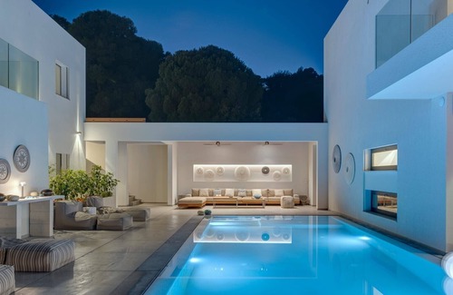 Achladies Villa | Super Luxury Skiathos Villa | Seven Stunning Bedroom Suites | Villa Levanta | Achliades