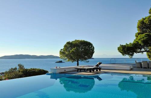 Achladies Villa | Super Luxury Skiathos Villa Seven Stunning Bedroom Suites Villa Daphne Achliades