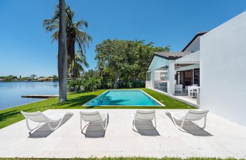 Ojus Casa | Super Modern Waterfront Paradise Near the Beach