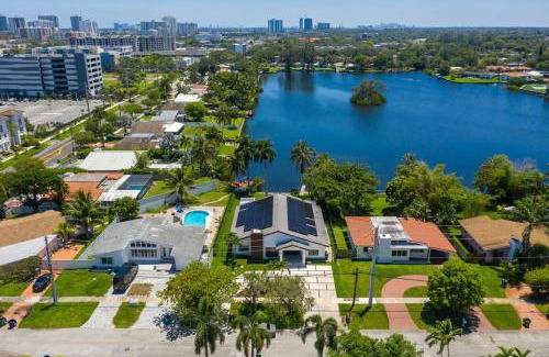 Ojus Casa | Super Modern Waterfront Paradise Near the Beach