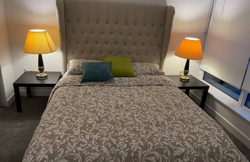 Richmond City Centre Apartamento | Super new Near airport&sky train 2&2 center area