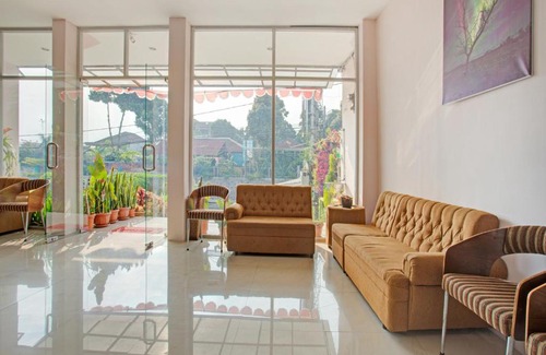 Lembang Hotel | Vaccinated Staff - OYO 3876 The Aurora Inn Lembang