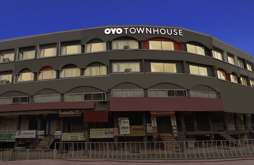 Indore Casa | Super OYO Townhouse 135 Gandhi Hall