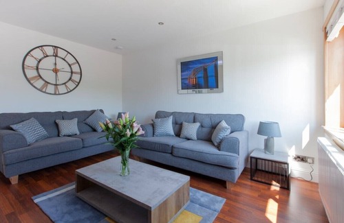 Dunfermline Apartamento | Super Prime City Centre Executive Apartment - Dunfermline