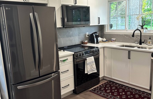 District of North Vancouver Casa | Super private self contained 1 bedroom, 1 bathroom minutes to downtown Vancouver