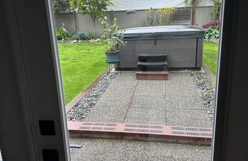 District of North Vancouver Casa | Super private self contained 1 bedroom, 1 bathroom minutes to downtown Vancouver