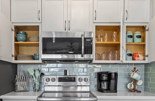 Galveston Condominio | Super sweet, ocean and pool views, dogs welcome!