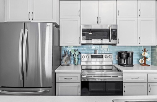 Galveston Condominio | Super sweet, ocean and pool views, dogs welcome!