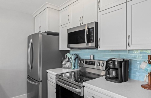 Galveston Condominio | Super sweet, ocean and pool views, dogs welcome!