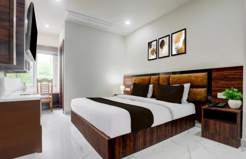 Varanasi Hotel | Super Townhouse Bela Road Varanasi City Railway Station Formerly Srijan Grand