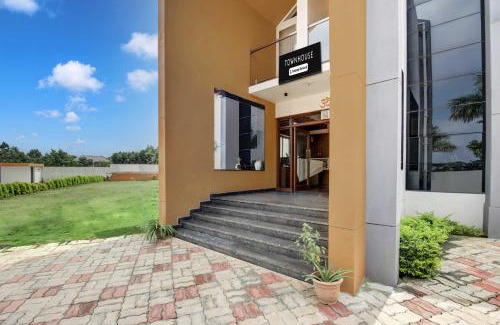 Kyarkoppa Hotel | Super Townhouse IIT Dharwad