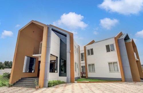 Kyarkoppa Hotel | Super Townhouse IIT Dharwad