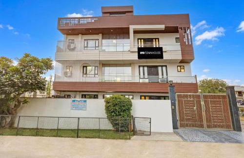 Sector 51 Hotel | Super Townhouse Mayfield Garden Nearby Golf course road
