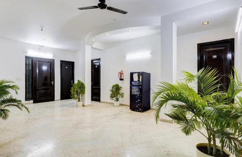 Sector 51 Hotel | Super Townhouse Mayfield Garden Nearby Golf course road