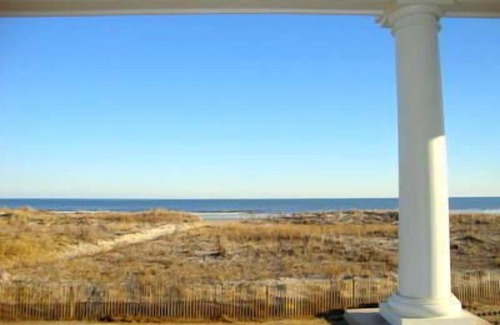 South End Condominio | Super upscale, one of a kind designed beach front property just steps away from the beach