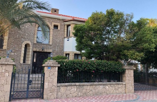 Acropolis Villa | Super Villa en alquiler a 100m. del mar
