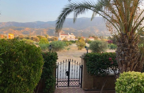 Acropolis Villa | Super Villa en alquiler a 100m. del mar