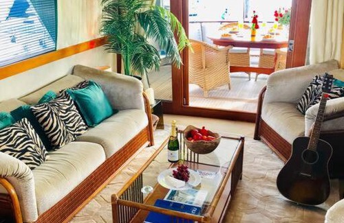 Southampton City Centre Alquiler De Eote | Super Yacht Temptation with a Hot Tub Jacuzzi on the South Coast UK