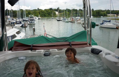 Southampton City Centre Alquiler De Eote | Super Yacht Temptation with a Hot Tub Jacuzzi on the South Coast UK