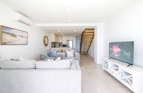 Batemans Bay Apartamento | Superb 2-Bed Apartment with Scenic Bay Views