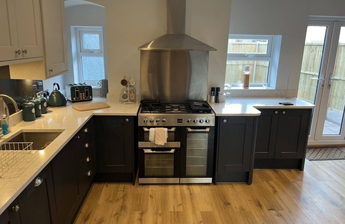 Newcastle-Under-Lyme Casa | Superb 2 bed Apartment Great Location