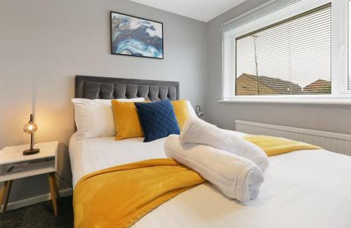 Handsworth Casa | Superb 3 bed house, close to centre , private parking on gated premise