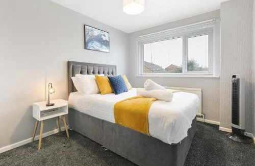 Handsworth Casa | Superb 3 bed house, close to centre , private parking on gated premise