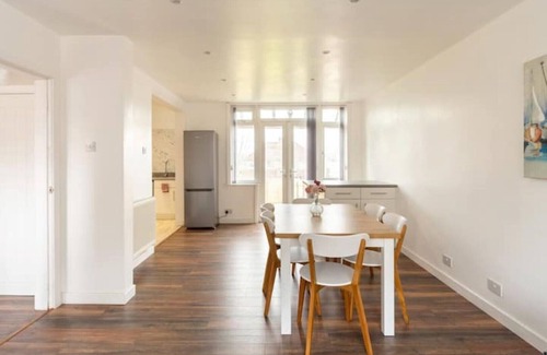 Acresford Casa | Superb 3 Bed Sleeps 7 Families/Contractors NEC