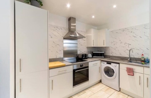 Acresford Casa | Superb 3 Bed Sleeps 7 Families/Contractors NEC