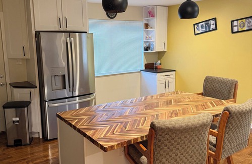 Chicago Heights Casa | Superb 3-bedroom house with fitness room in Chicago Heights