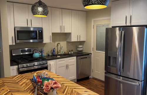 Chicago Heights Casa | Superb 3-bedroom house with fitness room in Chicago Heights