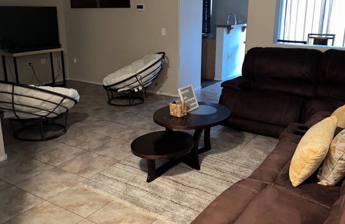 Orchards Condominio | Superb 3-bedroom condo with AC in vibrant Las Vegas