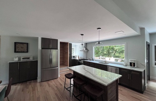 Jamaica Casa | Superb 3-bedroom house on the river - Fall for the Leaves, Stay for the Slopes!