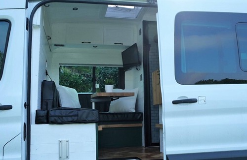 Stockton-on-Tees Cabina | Superb 4 berth Campervan with Kingsize bed