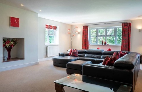 Wyton Casa | Superb 4BD Stay in Wyton and Houghton Village