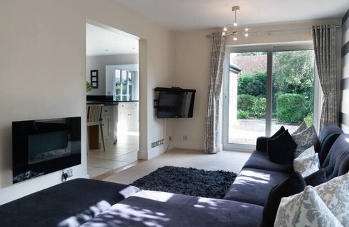 Wyton Casa | Superb 4BD Stay in Wyton and Houghton Village
