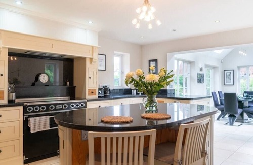 Wyton Casa | Superb 4BD Stay in Wyton and Houghton Village