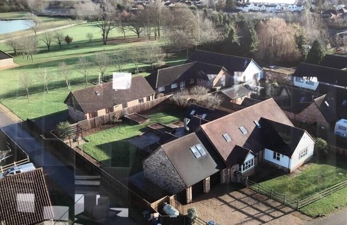 Wyton Casa | Superb 4BD Stay in Wyton and Houghton Village