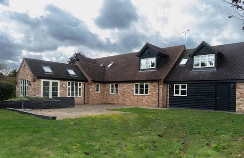 Wyton Casa | Superb 4BD Stay in Wyton and Houghton Village