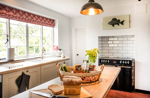 Saint Asaph Casa | Superb 5 Bedroom, Grade II Arts and Craft Style House with extensive gardens