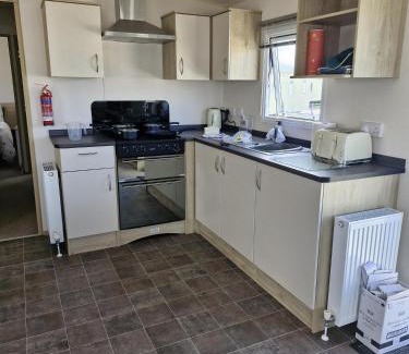 Kessingland Otro | Superb 8 Berth Caravan With Decking At Kessingland Beach Ref 90018Bv