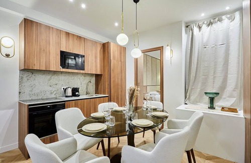 Quartier du Faubourg-Montmartre Apartamento | Superb Air-conditioned Apartment Center of Paris
