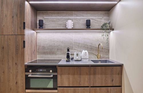 Faubourg-du-Roule Apartamento | Superb Air-conditioned Flat on the Champs Elysees
