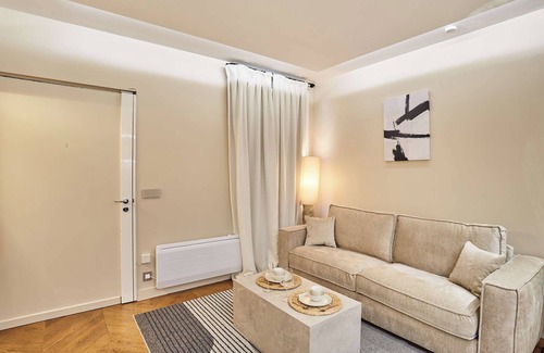 Faubourg-du-Roule Apartamento | Superb Air-conditioned Flat on the Champs Elysees