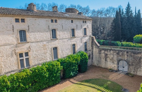 Laudun Apartamento | Superb apartment in castle with swimming pool